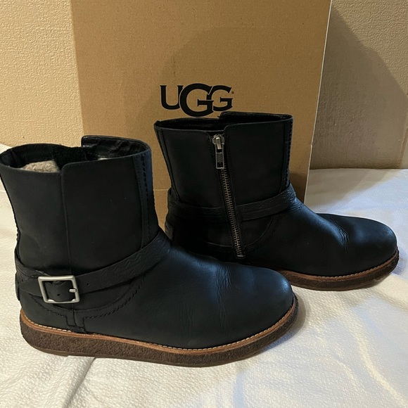 Ugg Camren Black Boots - Picture 3 of 11